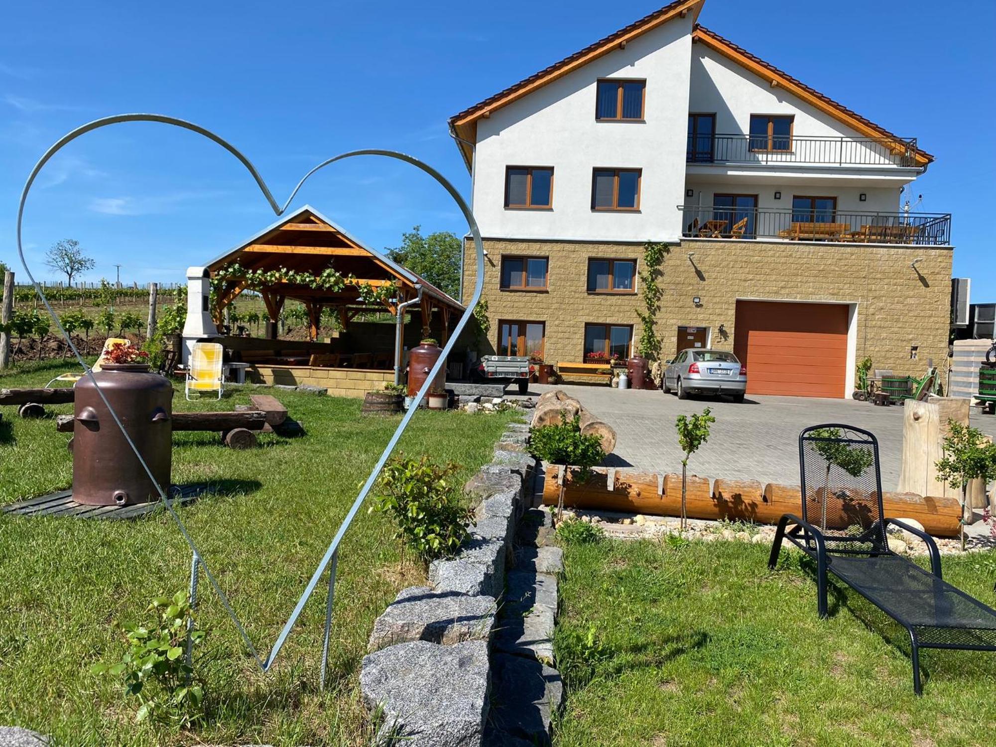 Vinarstvi & Penzion Knapek Strachotin Hotel Exterior photo